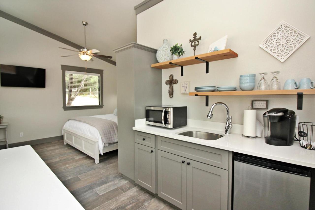 Green Acres Cottages - Fredericksburg Suite Wimberley Exteriör bild